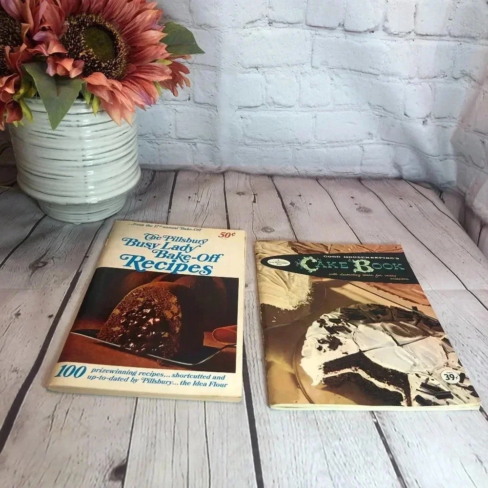 Vintage 1966 PILLSBURY AND 1958 GOOD HOUSEKEEPING pamphlet cookbooks